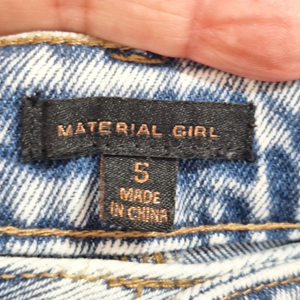 Material Girl Light Acid Wash Distressed Daisy Embroidered High Rise Jeans Sz S
